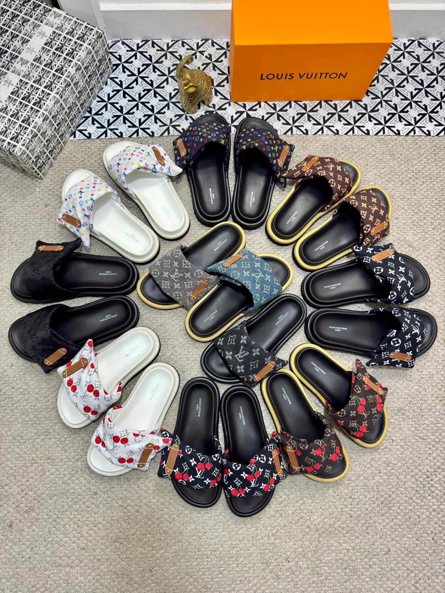 Men's men's shoes 💰360 [New style] 🦇🦇Top original order [Louis Vuitton] Couple style 👫Spring and summer style🎯🎯As an active family in the fashion industry ⭐ Lv is characterized by bold innovation ⚡Fabric down cloth🔥 Combined outsole, clean and tidy ⚡Fashionable and generous🌹Multiple colors available..Size: 36-44 (45 customized
